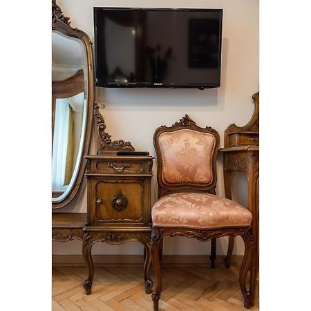 Downtown Antique Apartment Varsavia Esterno foto