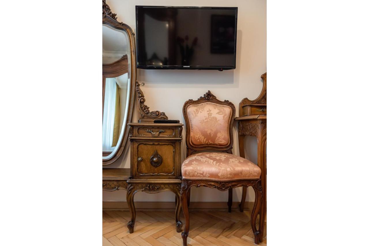Downtown Antique Apartment Varsavia Esterno foto