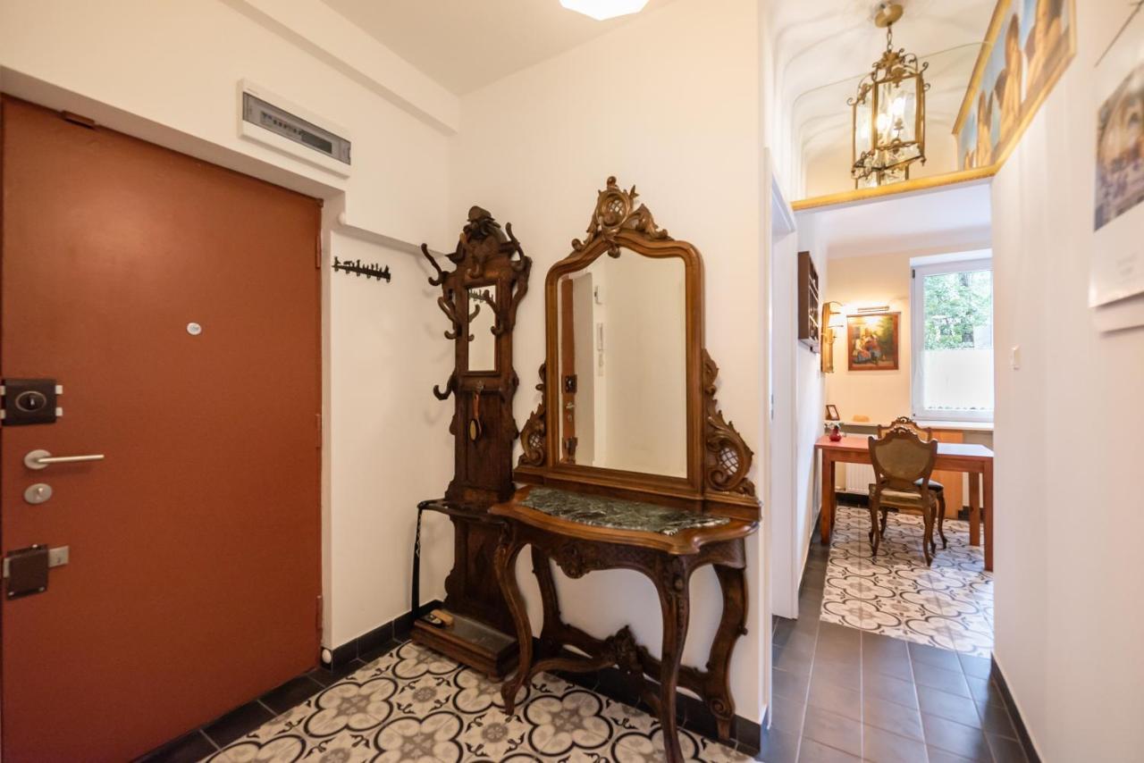 Downtown Antique Apartment Varsavia Esterno foto
