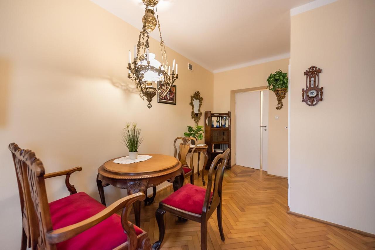 Downtown Antique Apartment Varsavia Esterno foto