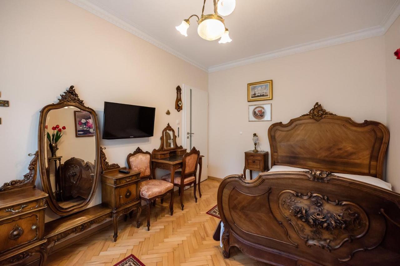 Downtown Antique Apartment Varsavia Esterno foto
